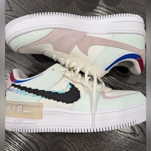 Nike Wmns Air Force 1 Shadow SE 'Pixel Swoosh - Barely Green size 11